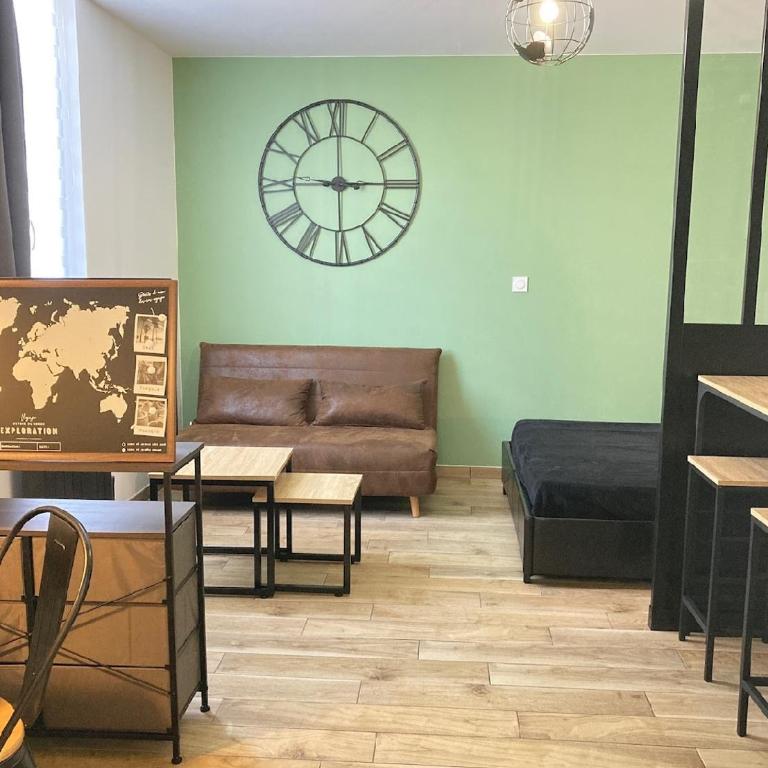 Grand Studio tout équipé - Quartier Lahitolle - Studio Supérieur - 9