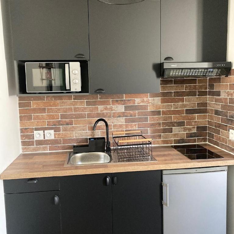 Grand Studio tout équipé - Quartier Lahitolle - Studio Supérieur - 10
