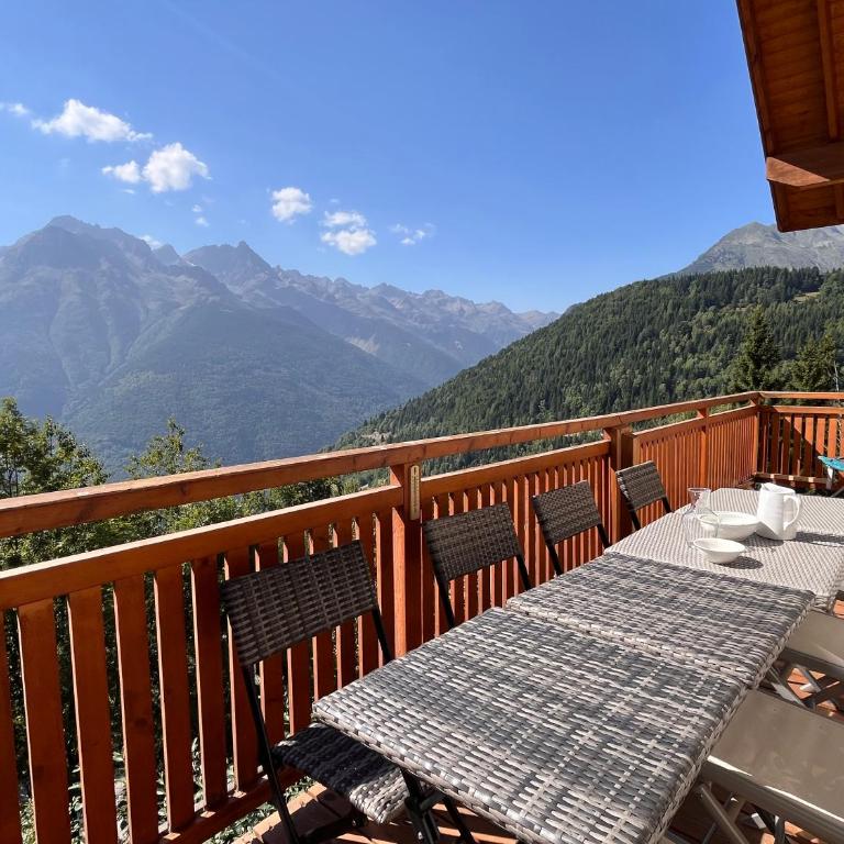 Chalet Le Sabot by OzAlpes - Sauna - 90m télécabine - parking privé - Maison de Vacances - 39