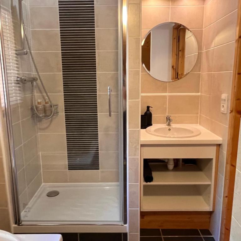 Chalet Le Sabot by OzAlpes - Sauna - 90m télécabine - parking privé - Maison de Vacances - 26