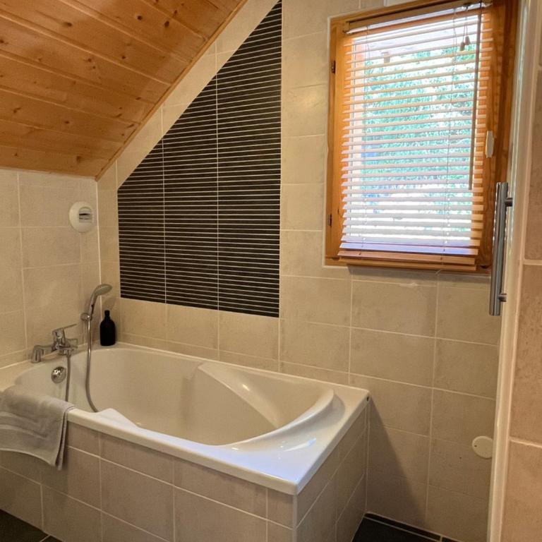 Chalet Le Sabot by OzAlpes - Sauna - 90m télécabine - parking privé - Maison de Vacances - 27