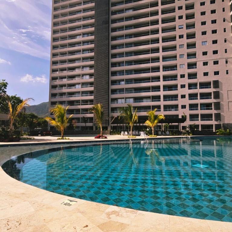 Seaside Retreat Beach Entrance 20th Floor - One-Bedroom Apartment - 50