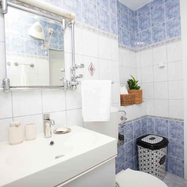 Lumiere Garden Apartment - Two-Bedroom Apartment with Garden View - 11