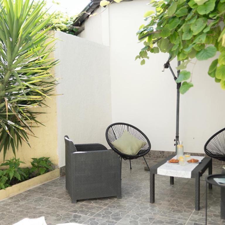 Lumiere Garden Apartment - Two-Bedroom Apartment with Garden View - 18
