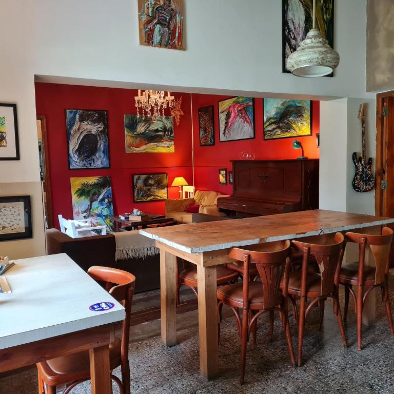 Casa Arte - Casa Completa en Trelew - Apartamento Deluxe de 2 dormitorios con vistas al jardín - 17