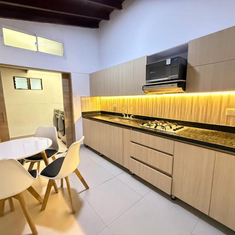 Laureles Boutique Stay - Double Room with Shared Bathroom - 7