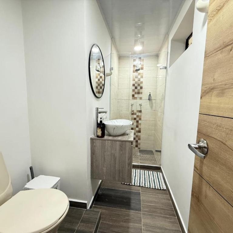 Laureles Boutique Stay - Double Room with Shared Bathroom - 6