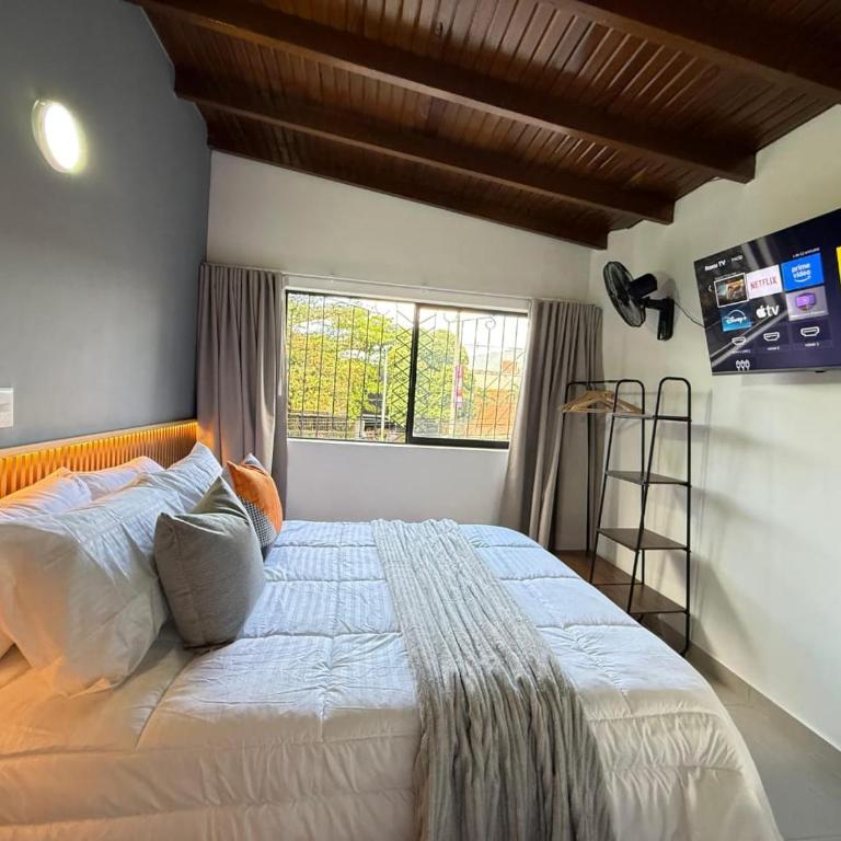 Laureles Boutique Stay - Double Room with Private Bathroom - 8