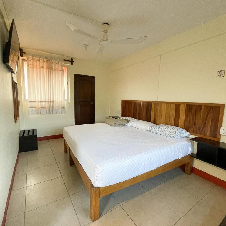 Bacanda Hotel - Habitación con cama extragrande. - 2