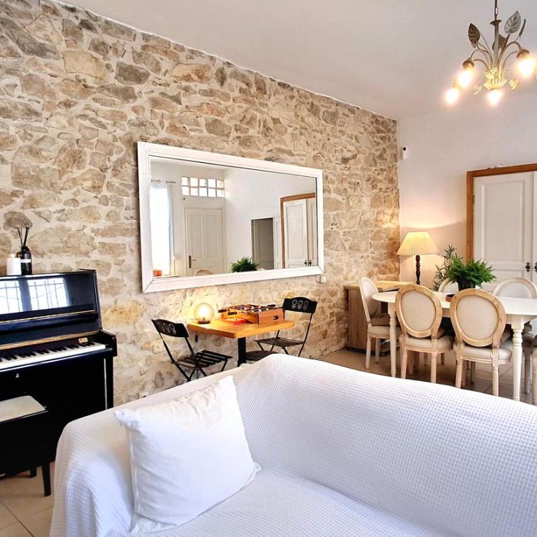 Bel appartement 2 chambres au calme centre Arenes - Two-Bedroom Apartment - 4