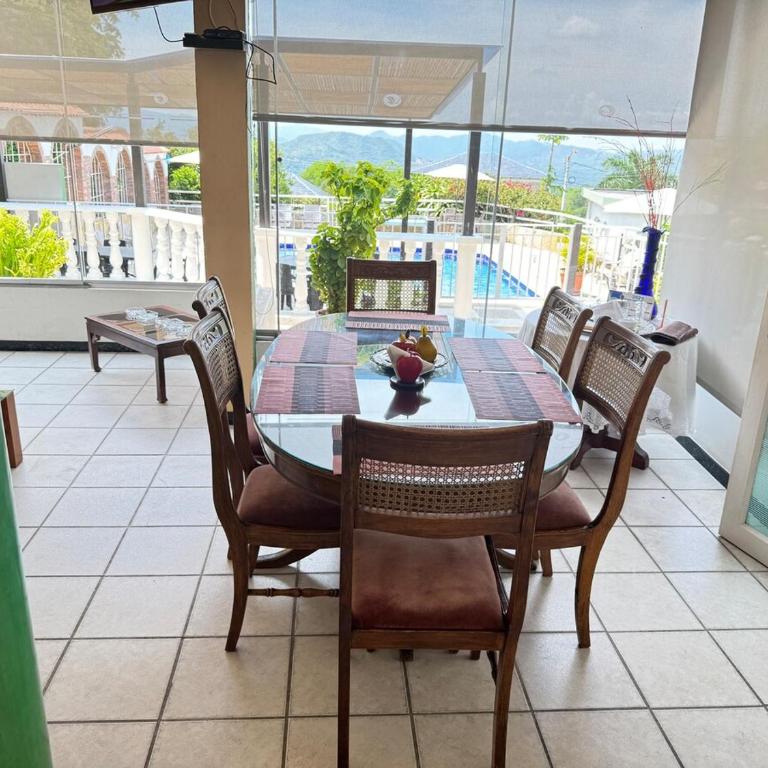Hermosa casa en Anapoima, Excelente ubicación - Casa de 6 dormitorios - 13