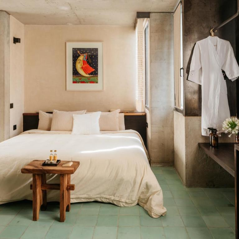Becino - Deluxe King Room - 3