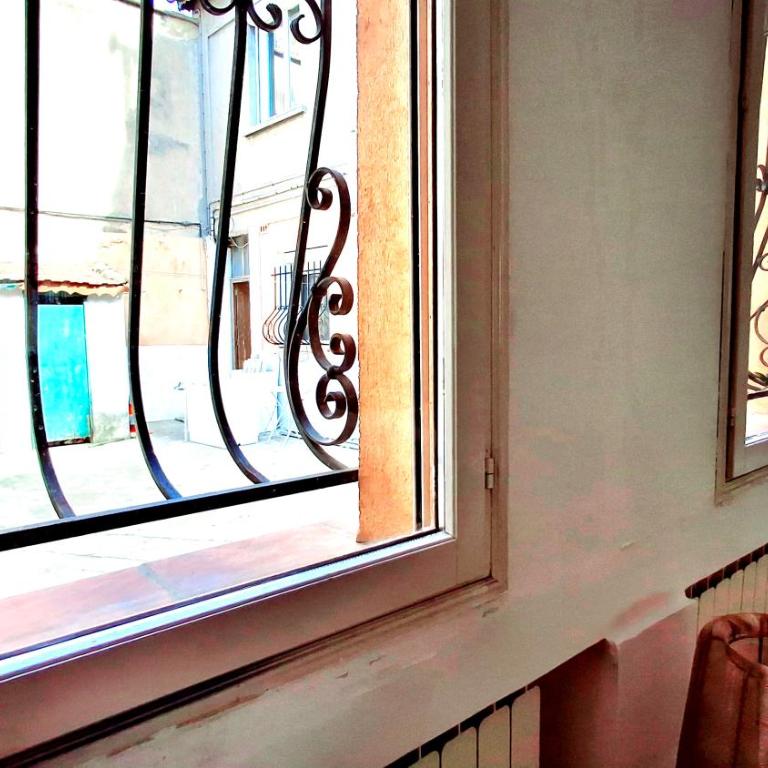 Bel appartement 2 chambres au calme centre Arenes - Two-Bedroom Apartment - 24