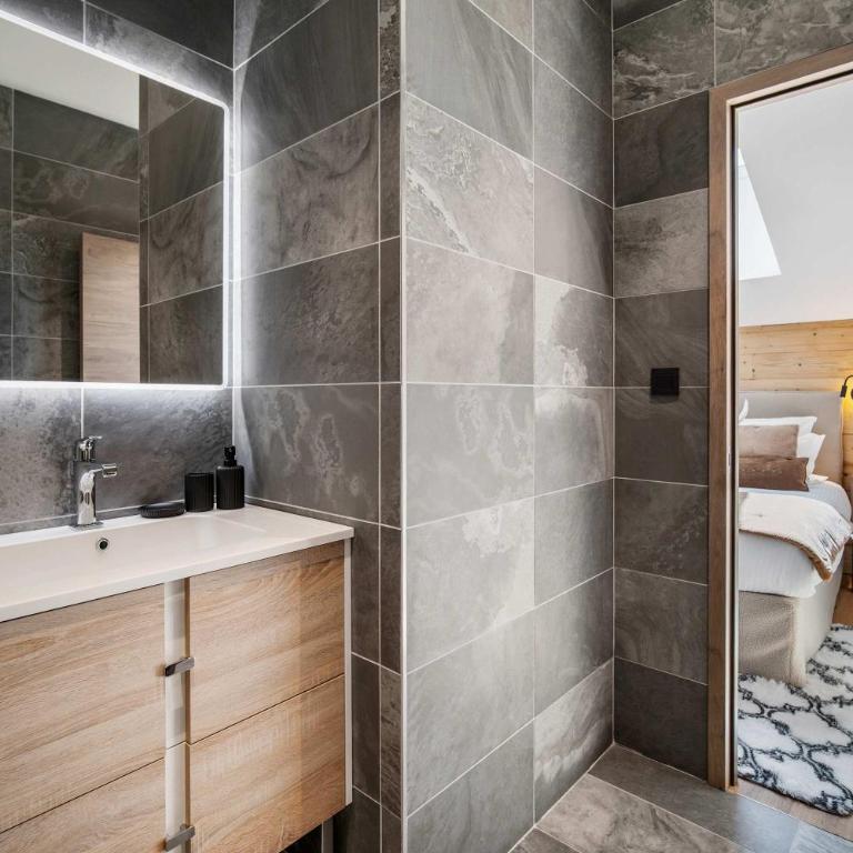Luxury Penthouse - Panoramic Views, Walkway Balcony, Private Floor - Penthouse-Apartment - 6
