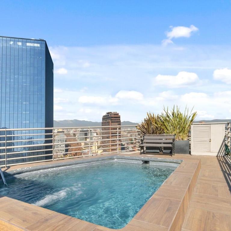 Vista Las Condes - Deluxe One-Bedroom Apartment with City View - 14