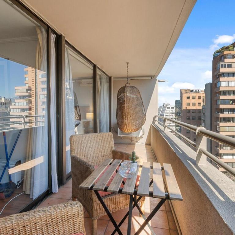 Vista Las Condes - Deluxe One-Bedroom Apartment with City View - 9