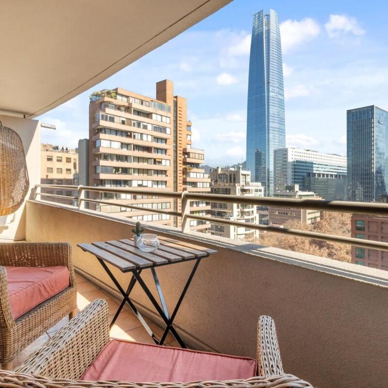 Vista Las Condes - Deluxe One-Bedroom Apartment with City View - 13