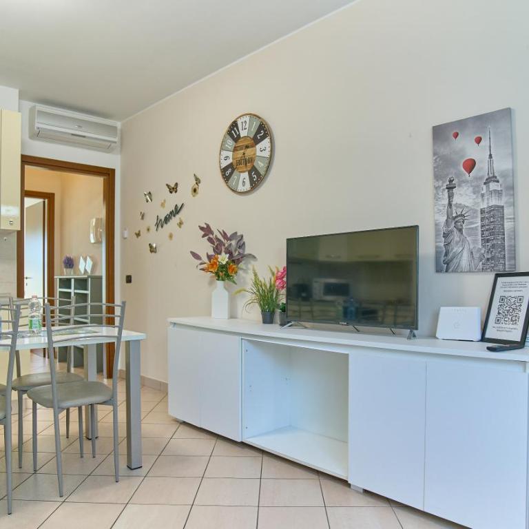App 8 Accogliente Bilocale con Giardino - Apartamento de 1 dormitorio - 1