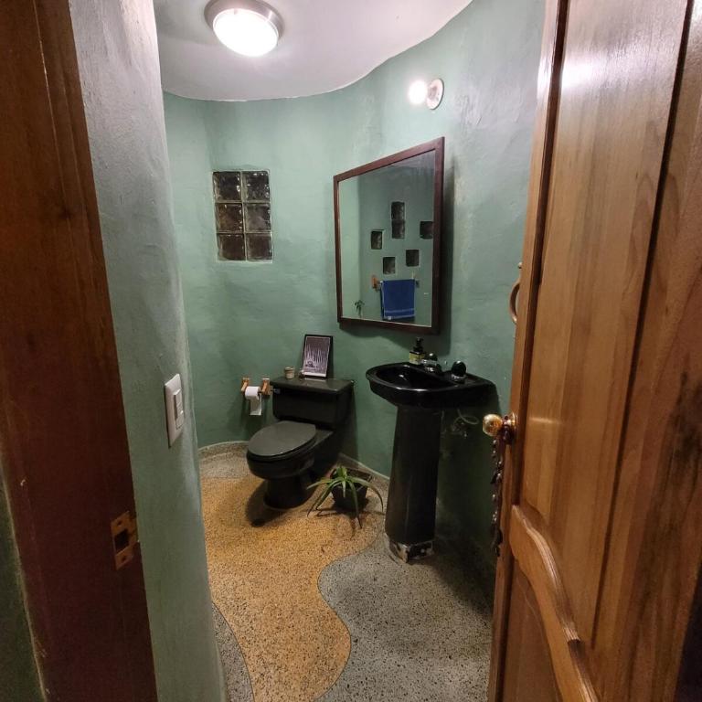 Casa Rosa de los Vientos in oak forest - Three-Bedroom House - 17