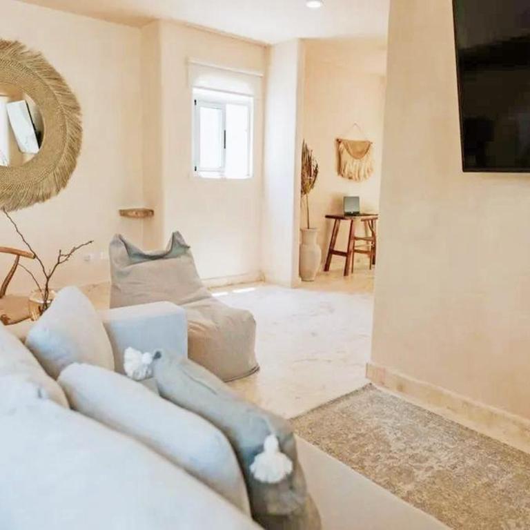 Boho-Chic Villa with 4 Bedrooms & 5 Bathrooms in Exclusive Playacar Phase 2 - Villa - 24