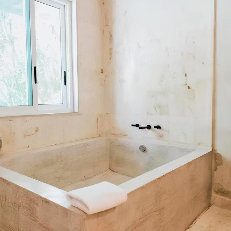 Boho-Chic Villa with 4 Bedrooms & 5 Bathrooms in Exclusive Playacar Phase 2 - Villa - 25