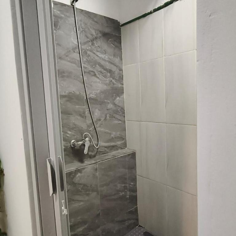 Kitnet completa con baño privado - Apartamento de 1 dormitorio - 3