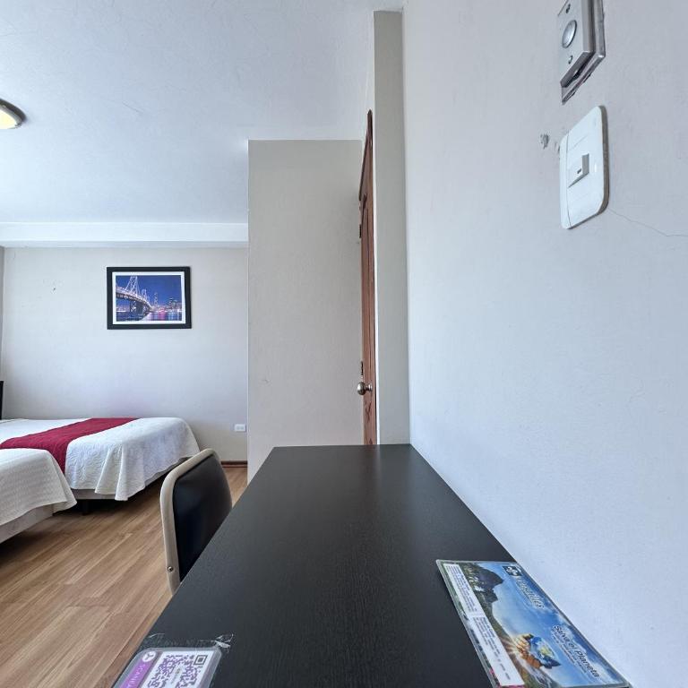 Hotel Versailles - Standard Family Room - 4