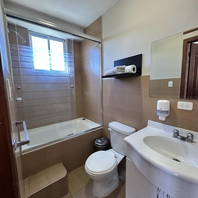 Hotel Versailles - Standard Family Room - 5