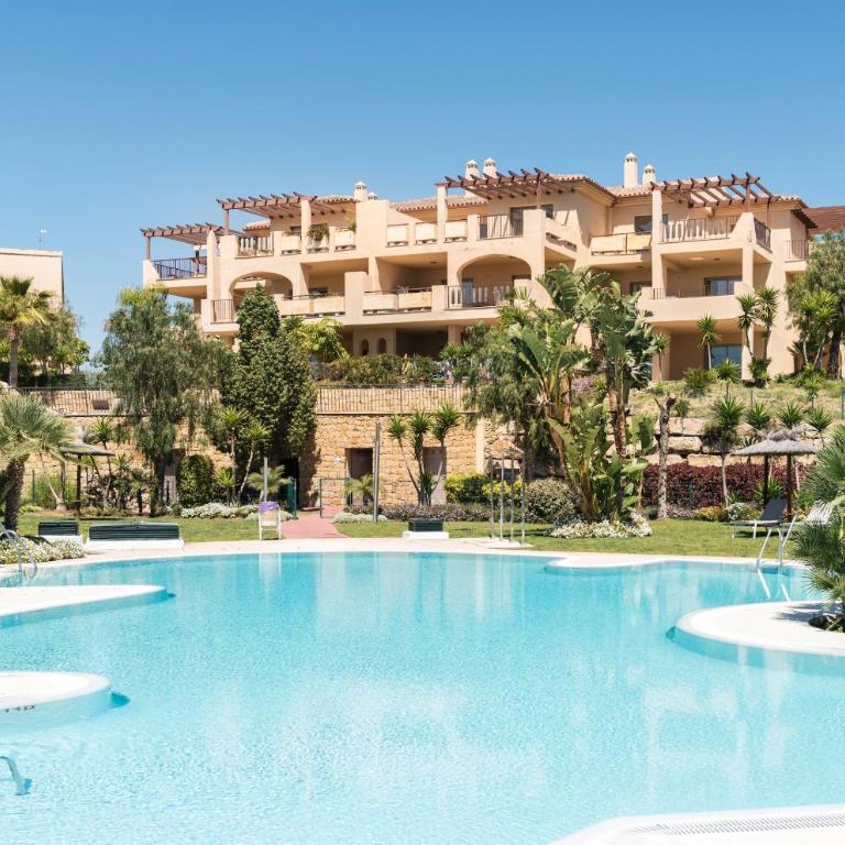 2-Bedroom Sea View Apartment in Benahavis - Apartamento de 2 dormitorios - 1