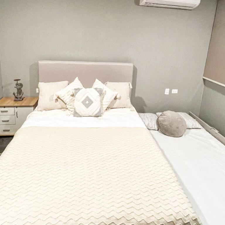 EXCLUSIVO! 2 dormitorios, 4 camas, de 1 a 6 huéspedes con terraza directo a la alberca y otra alberca azotea WIFI , GYM , SAUNA, ELEVADOR Y MAS!!! - Two-Bedroom Apartment with Pool View - 12