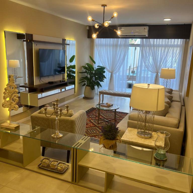 Casa con piscina privada en Asunción, Paraguay - Three-Bedroom House - 3