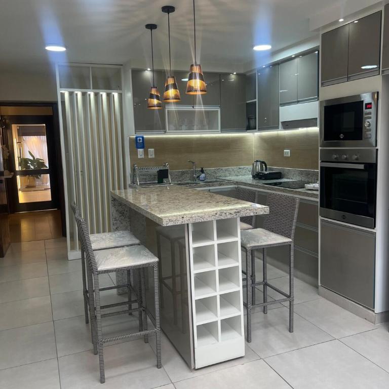 Casa con piscina privada en Asunción, Paraguay - Three-Bedroom House - 6