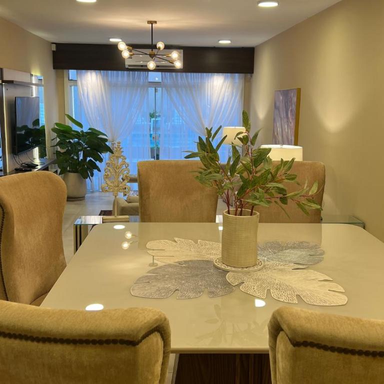Casa con piscina privada en Asunción, Paraguay - Three-Bedroom House - 20