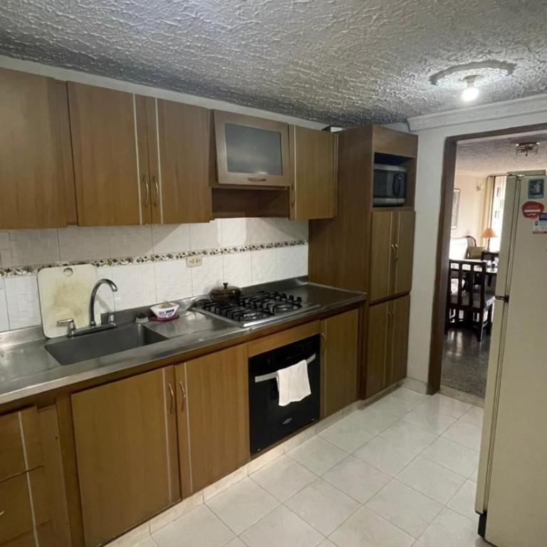 Apartamento Los Conquistadores Av Roosevelt ESTADIO, UNIDAD DEPORTIVA, IMBANACO, TEQUENDAMA, SAN FERNANDO - Apartamento de 3 dormitorios - 4