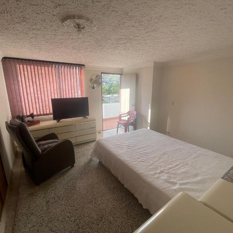 Apartamento Los Conquistadores Av Roosevelt ESTADIO, UNIDAD DEPORTIVA, IMBANACO, TEQUENDAMA, SAN FERNANDO - Apartamento de 3 dormitorios - 3
