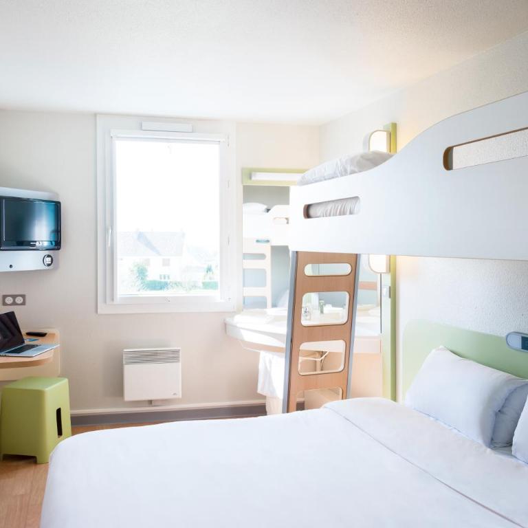 Ibis Budget Clermont Ferrand - Le Brezet - Aeroport - Chambre Triple avec 1 Lit Double et 1 Lit Superposé - 12