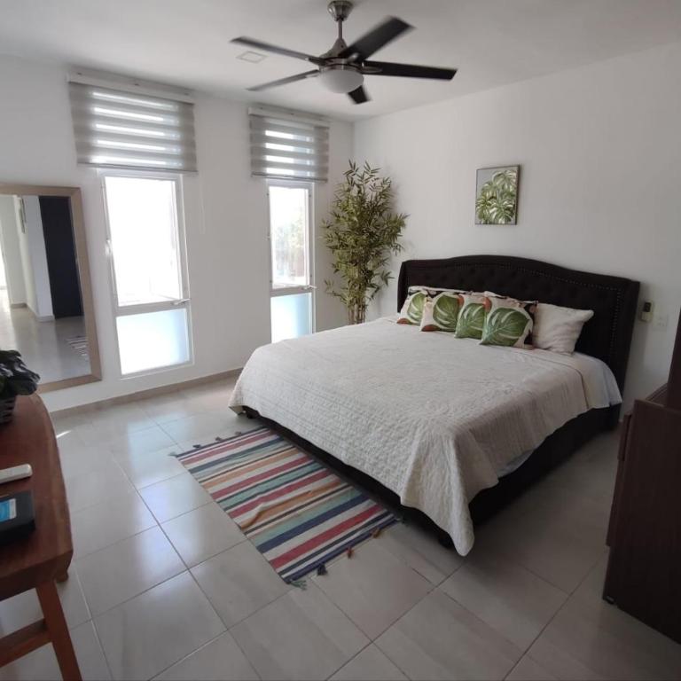 Casa Familiar con Jacuzzi - Three-Bedroom House - 1