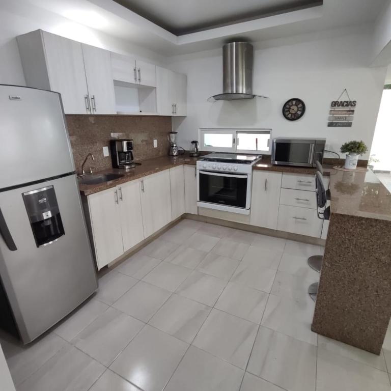 Casa Familiar con Jacuzzi - Three-Bedroom House - 6