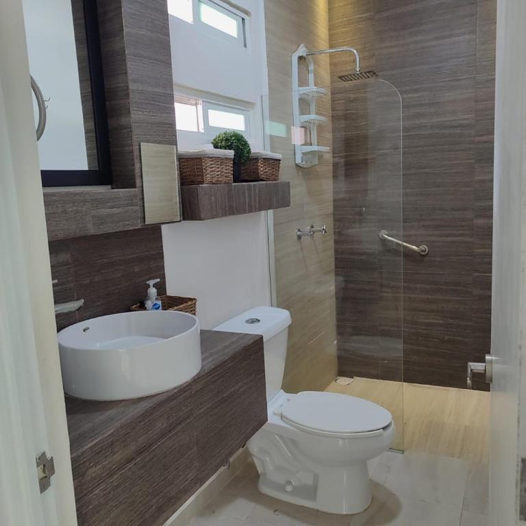 Casa Familiar con Jacuzzi - Three-Bedroom House - 10