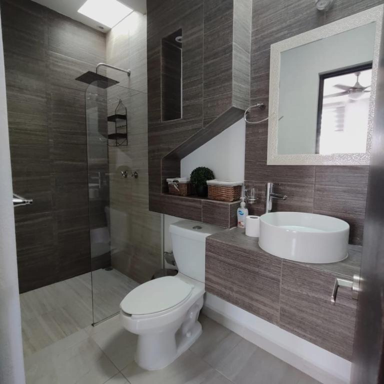 Casa Familiar con Jacuzzi - Three-Bedroom House - 12