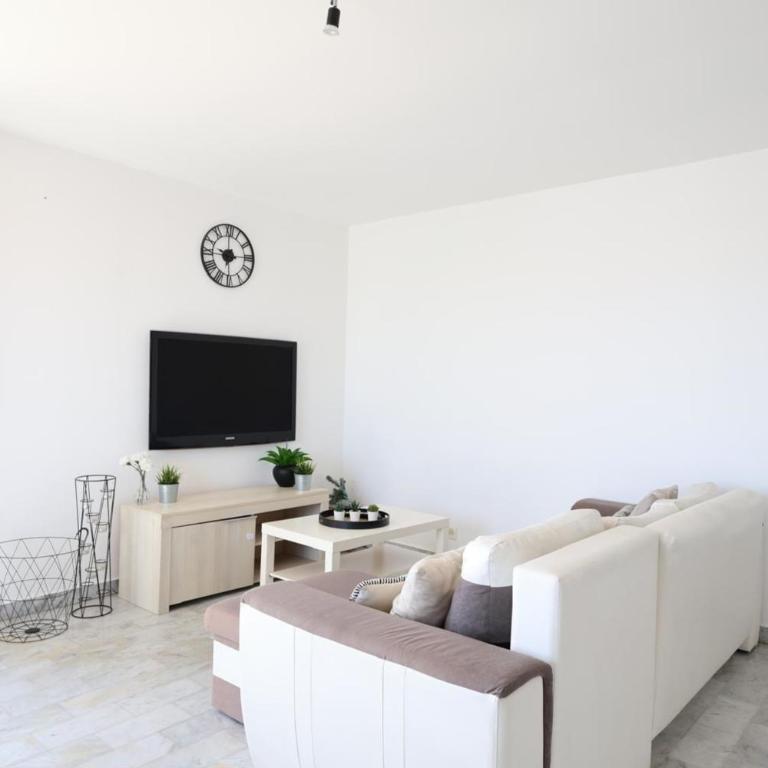 Comfortable stay near the beach and the center - Apartment - 2