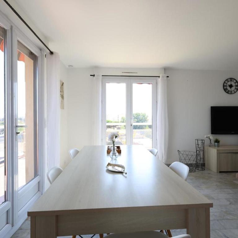 Comfortable stay near the beach and the center - Apartment - 4