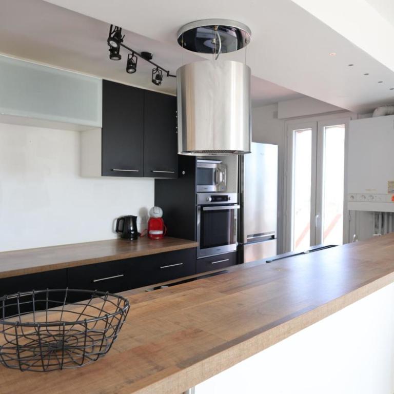 Comfortable stay near the beach and the center - Apartment - 9