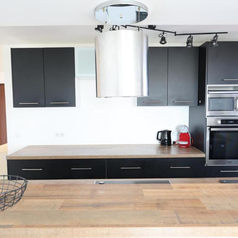 Comfortable stay near the beach and the center - Apartment - 10