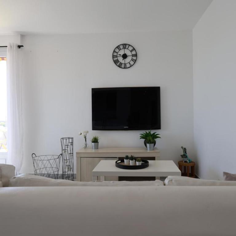 Comfortable stay near the beach and the center - Apartment - 6