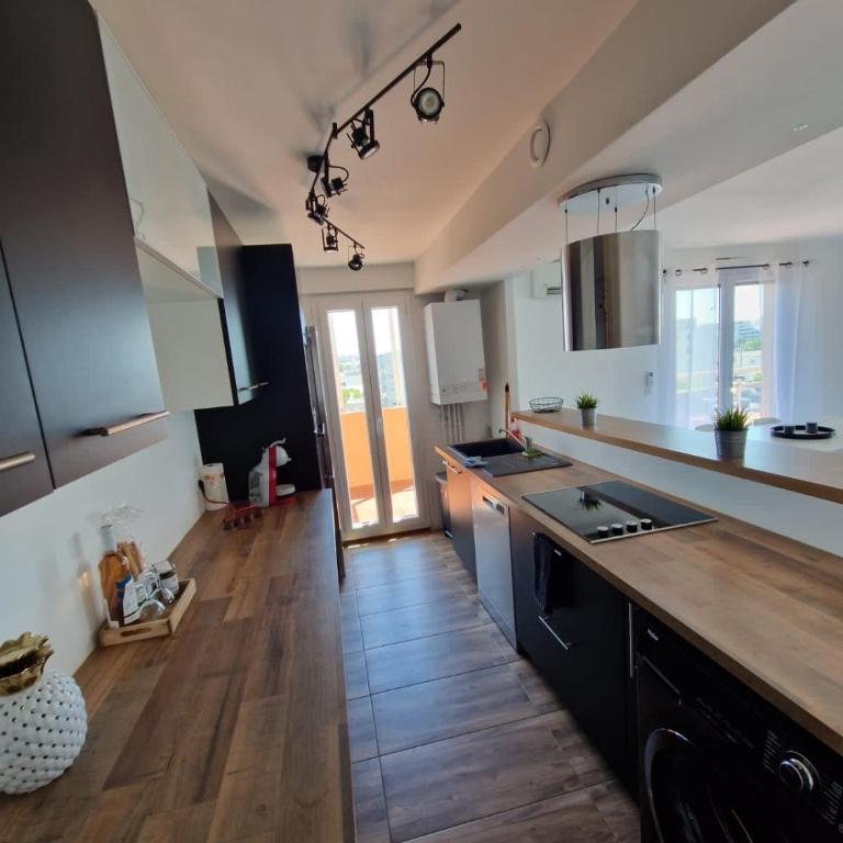 Comfortable stay near the beach and the center - Apartment - 13