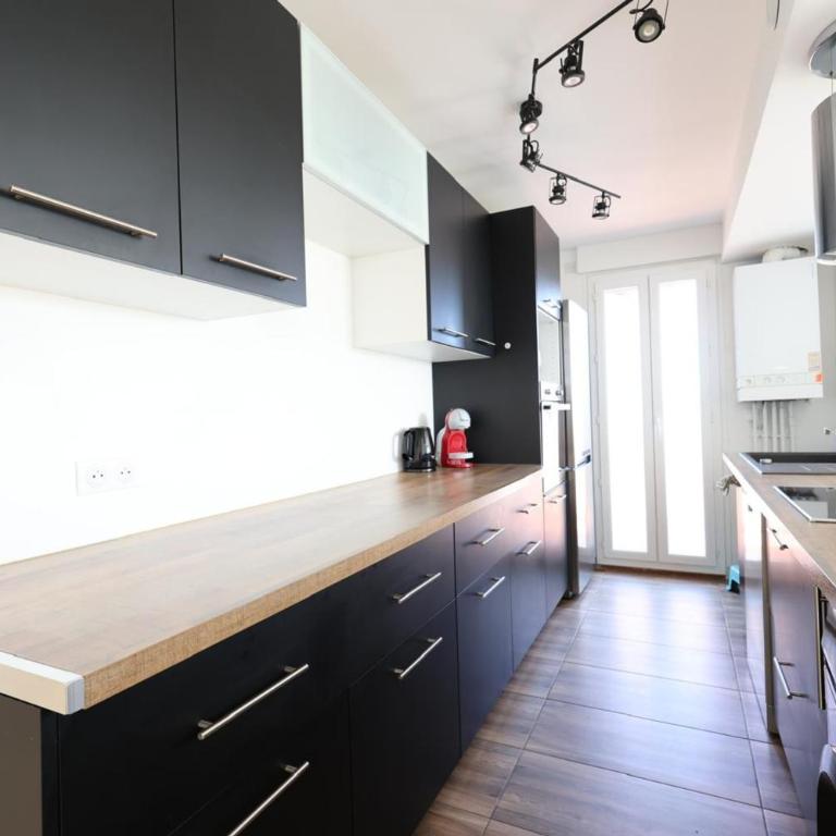 Comfortable stay near the beach and the center - Apartment - 11
