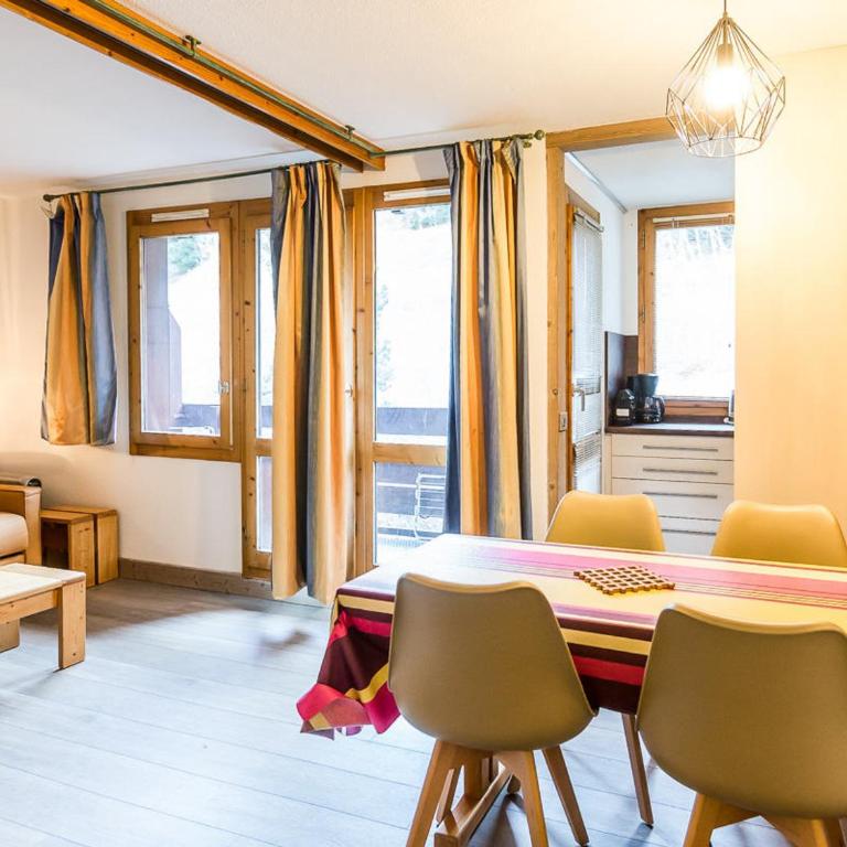 Studio rénové 3 étoiles, 4/5 pers, proche pistes, balcon, parking - FR-1-329-19 - Monolocale - 1