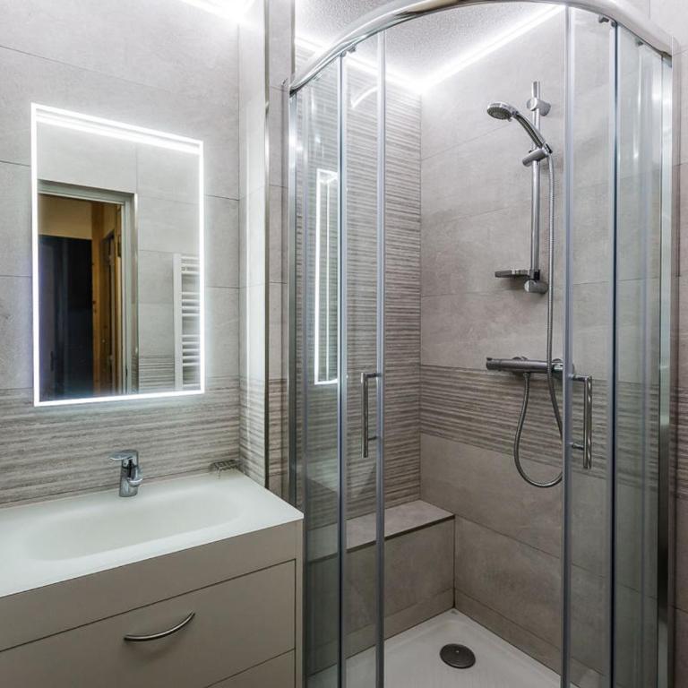 Studio rénové 3 étoiles, 4/5 pers, proche pistes, balcon, parking - FR-1-329-19 - Monolocale - 5
