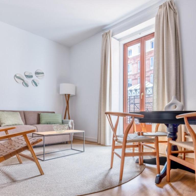 Bellas Artes en Madrid - Three-Bedroom Apartment - 1